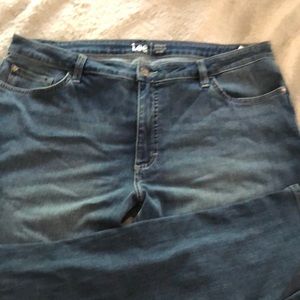 Women straight fit mid rise Lee Jeans size 20m